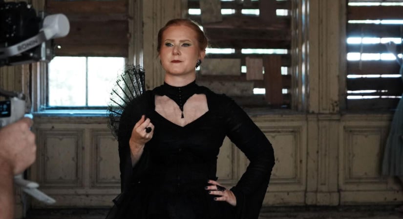 ÚJDONSÁG: Hazai kastélyban forgott a Rebecca klipje - Buszt indít a Barba Negrába a Storyum (INTERJÚFOTÓKVIDEÓ)