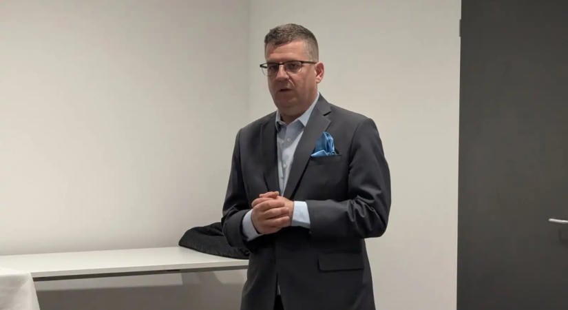 „Nem tudom, miről szól a Volánbusz-ügy” – Interjút adott, majd őrizetbe vették Seszták Miklós
