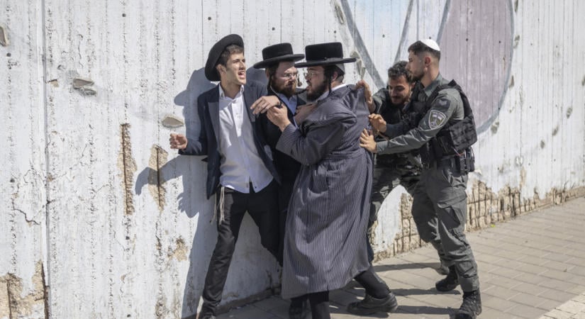 Szekuláris héber köztársaság, vagy merev rabbinikus teokrácia? – Izrael választ