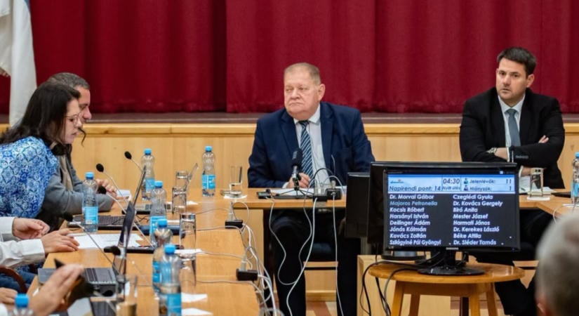 Új igazgatót keresnek a hajdúszoboszlói művelődési központ élére, a városi panorámaliftre is több pénz kell