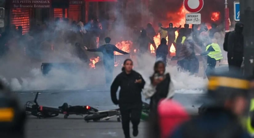 A zavargások károsultjain gúnyolódott, miközben egzotikus helyeken nyaralt a francia egyetemista