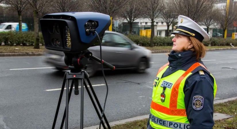 Hazai traffipax-rekordot döntöttek egy legalább 20 éves kisautóval!