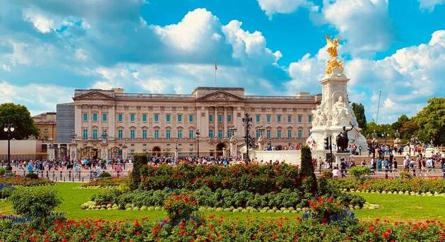 Visszatért a viktoriánus elrendezés a Buckingham-palota képtárába