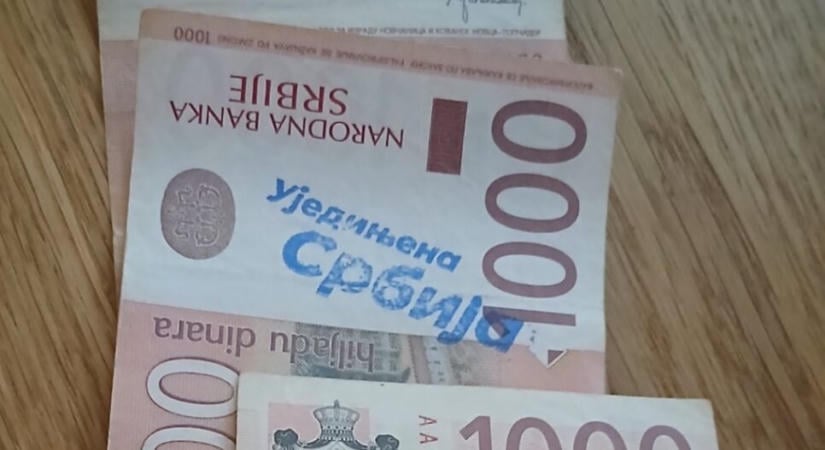 Haladó párti választási jelszavakkal lepecsételt bankjegyeket adott ki egy újvidéki bankautomata