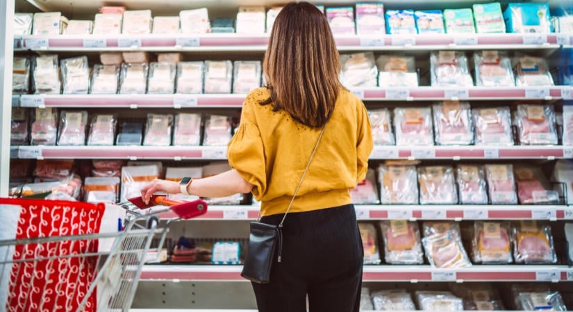 Százával kapcsoltak le a szupermarketek hűtői, nagy a megdöbbenés, óriási a kár