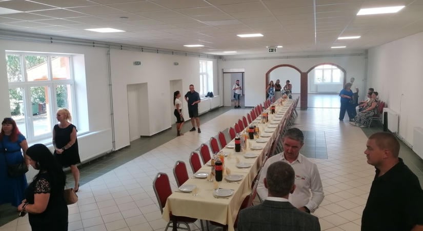 Négy év után megszépülve adták át a hevesi nagyközség közösségi házát
