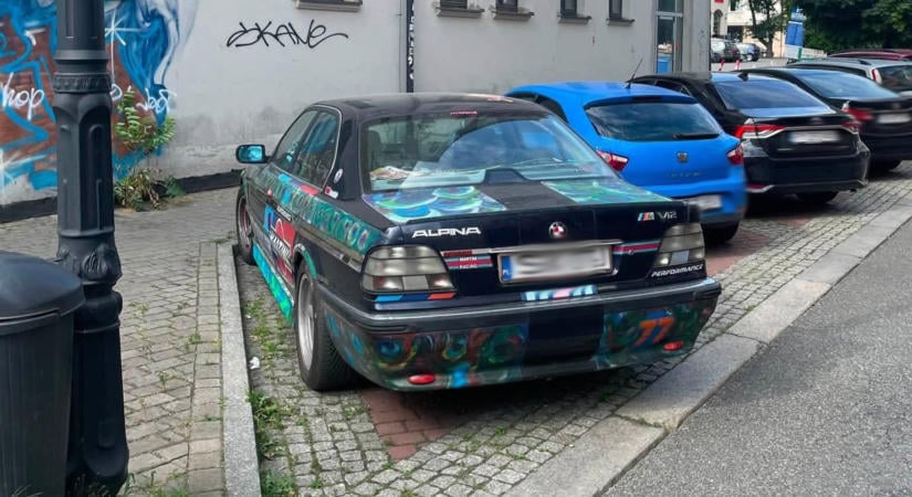Hallani a bazári BMW segélykiáltását: azt kéri, valaki mentese meg