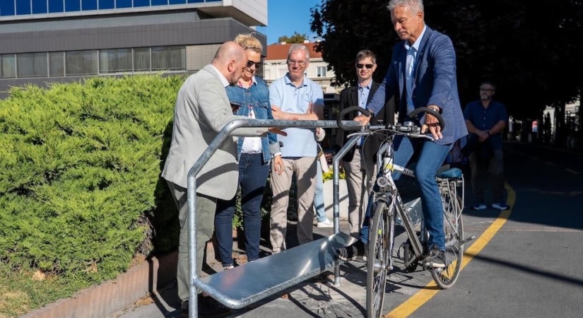 Zajlik az Európai Mobilitási Hét - mindeközben megérkezett Győr első kerékpáros lábtámasza