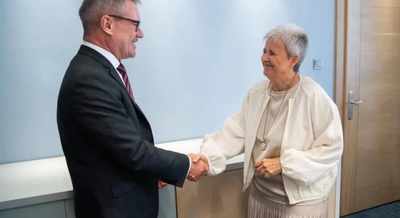 Dán tapasztalatokkal is fejlesztenék a magyar oktatást