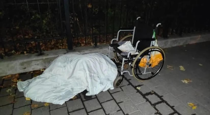 „Nincs irgalom!” – Magatehetetlen betegeket küldenek haza a válságba került fővárosi kórházakból