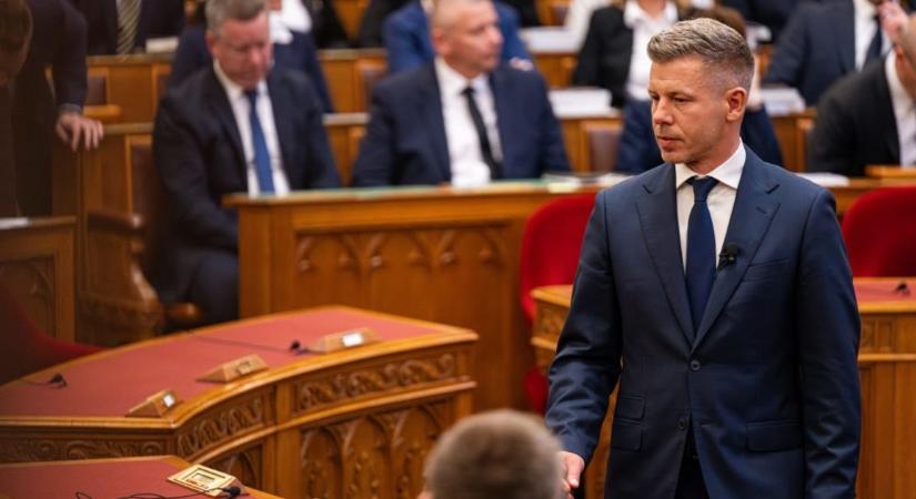 Emléknappal kezdődik a parlament ülése, fontos viták következnek az Országgyűlésben
