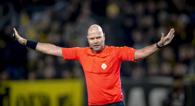 Meghalt a holland játékvezető, akit pár hete szexuális bántalmazás gyanúja miatt kitettek a vb-keretből