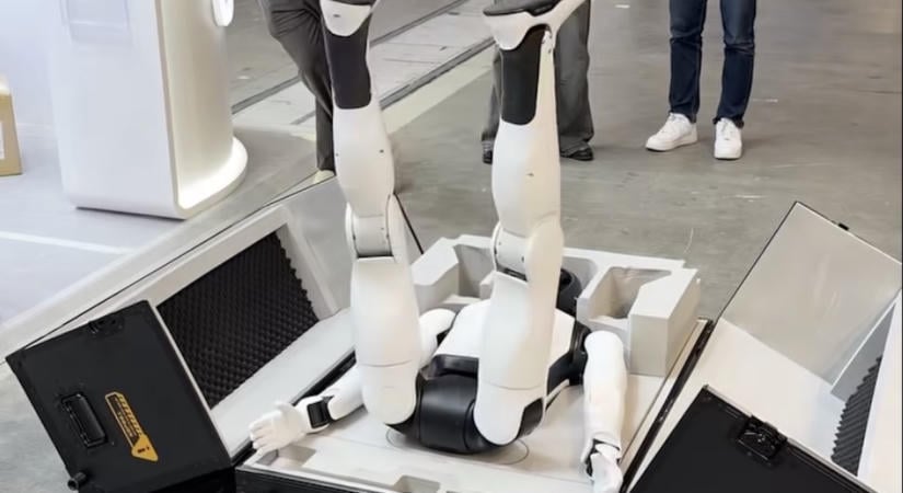 Itt a humanoid robot, ami úgy kel fel, mint akinek kicsit beállt a dereka