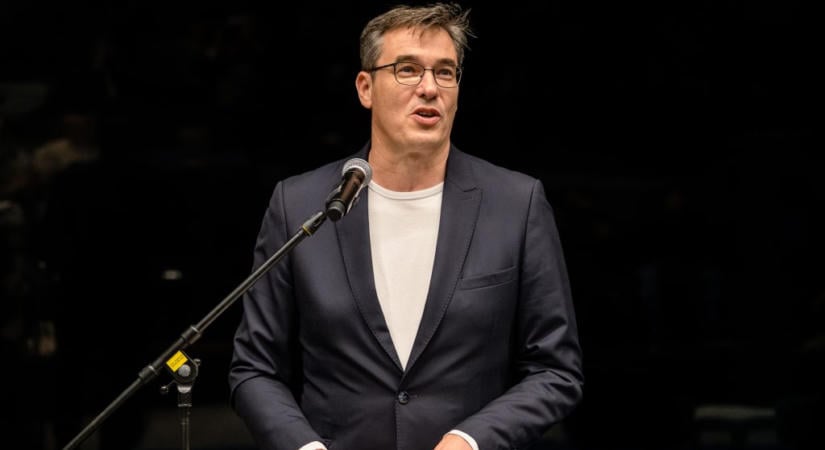 Karácsonynak balesete volt, kórházba került