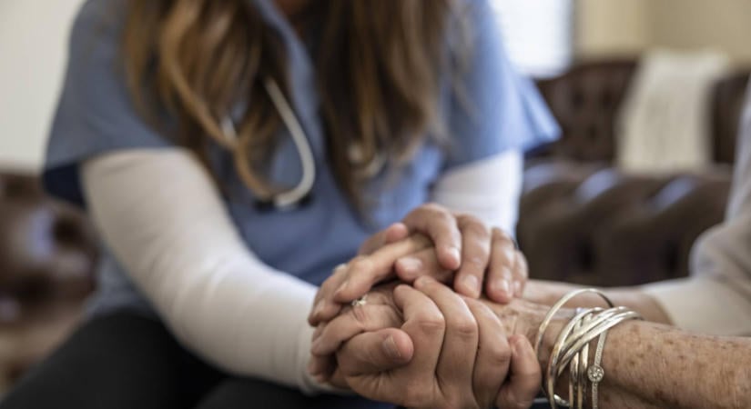 Egy hospice-nővér elárulta, ez a különös jel hetekkel a halál előtt megjelenhet
