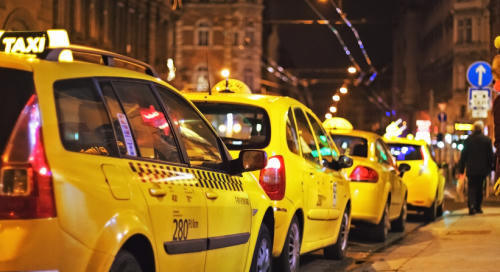 Mától drágul a taxizás, de a franchise-díj emeléstől tartanak a taxisok
