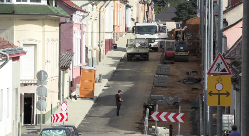 Több géplánccal az átadásért