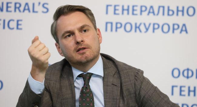 Kravcsenko legfőbb ügyész azt állítja, nem tűnt el a NABU-vizsgálat miatt, és segíti a nyomozást a megakorrupciós ügyben