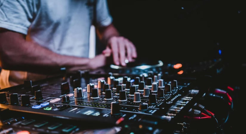 Új világrekord született: nyolc órán át futott és DJ-zett, de ez még nem minden