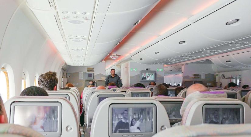 Szárnyas fejtámlával hódít az Emirates új turistaosztályú ülése