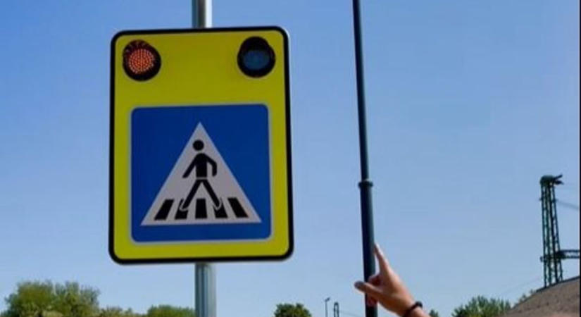 Veszélyes átkelésnek vetettek véget – új zebra készült el egy zalai városban