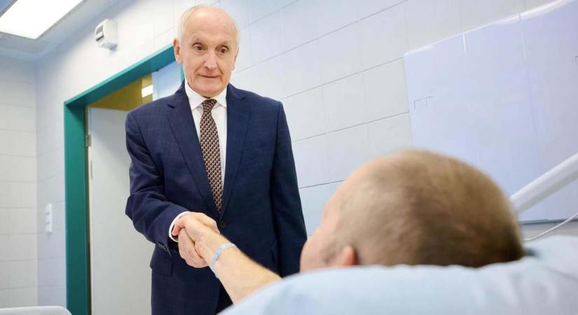 Baka András meglátogatta a balesetet szenvedett Gripen-pilótát