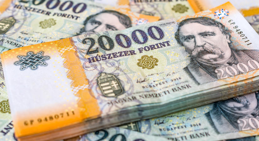 Ennyit spórolt Magyarországnak az idei forinterősödés