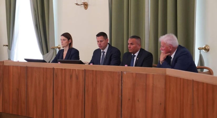 Megszüntetnék a vármegyei önkormányzatokat? Molnár Krisztián nem hagyta szó nélkül Magyar Péter újabb ötletét