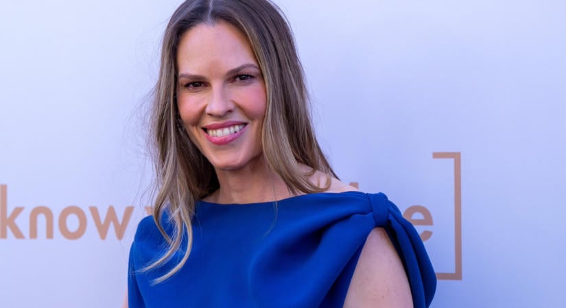 Hilary Swank különleges videóval árulta el, hogy 52 évesen ismét anya lesz