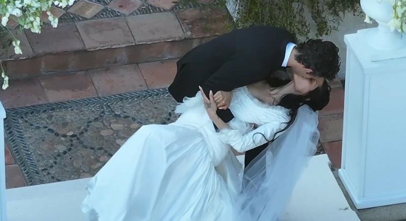 Két évvel az eljegyzés után összeházasodott Matty Healy és Gabbriette Bechtel