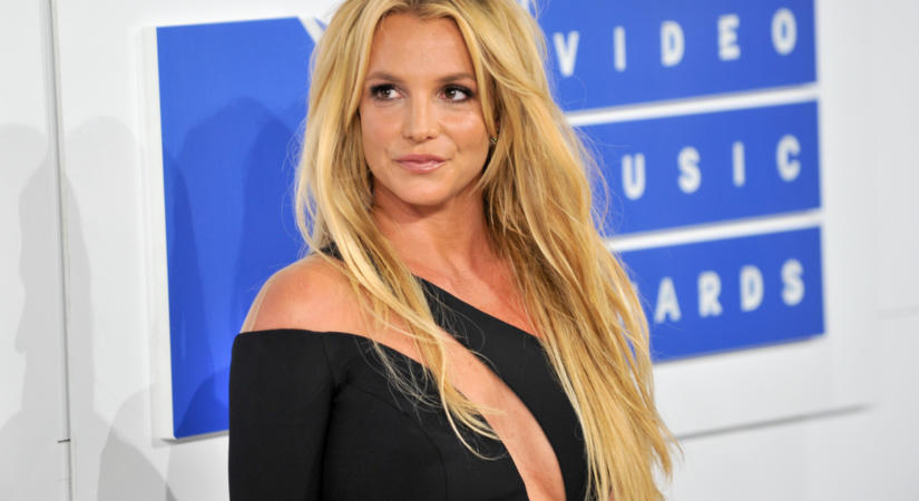 Britney Spears 19 éves fia modellként debütált: Jayden a párizsi Mens Fashion Week után címlapon is szerepel