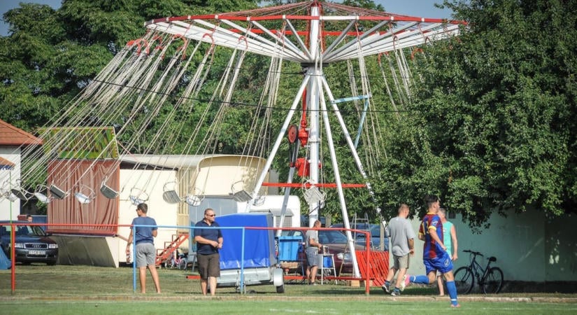 Az atkári falunap és a szopóroller esete