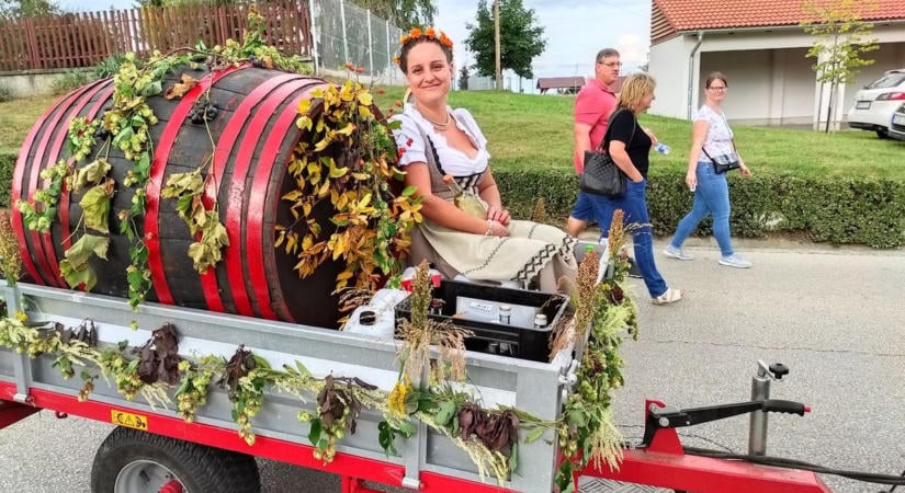 Figyelem: Átadóval, szüreti felvonulással és óriási bulival vár Pusztavám!