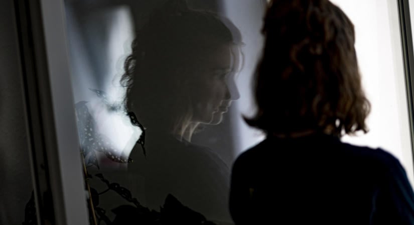 A nagy totó, ahol magunk ellen fogadunk – így kísértenek tovább a gyerekkori traumák