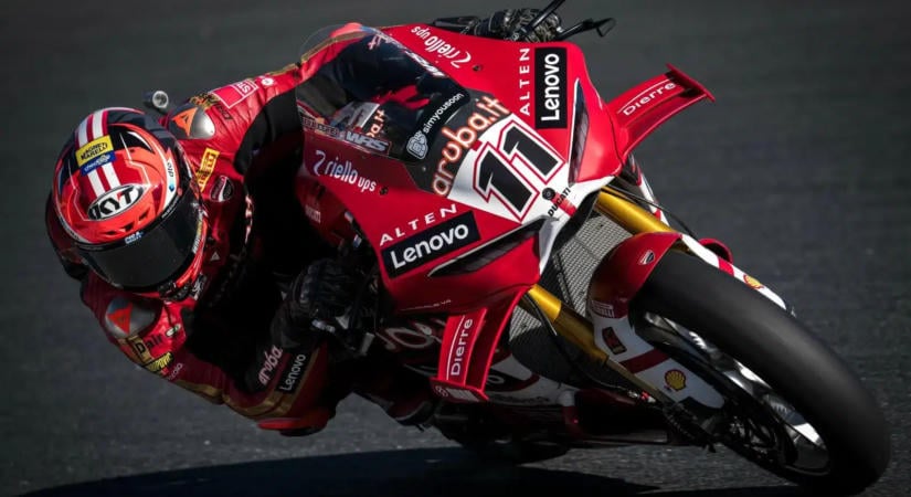 Lecuona az élre állt a rajt után, de Bulega hamar elvette tőle a show-t Estorilban