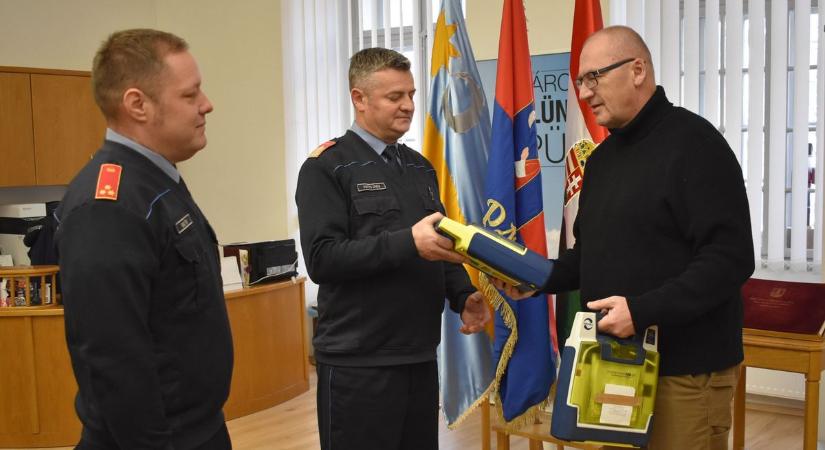 Életmentő készülékeket kaptak a pápai tűzoltók