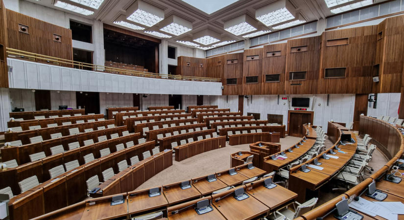 Ipsos: bajban a Demokraták, visszaesett a PS