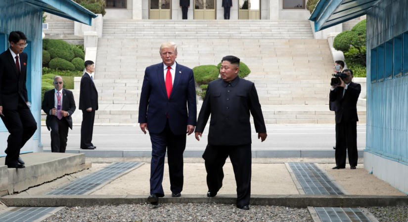 Különös mozgásokat észlelt a hírszerzés, küszöbön állhat Trump és a diktátor találkozója