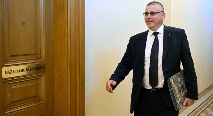 „Döbbenetes pénzherdálás” a szolnoki laktanya felújításánál: Ruszin-Szendi Romulusz lépett