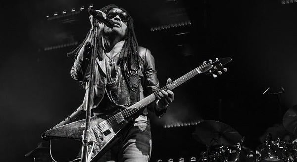 „Lenny Kravitz mindenkit feltöltött a budapesti koncertjén” (koncertbeszámoló) - Budapest Aréna, 2026.08.02.