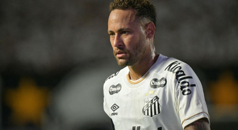 Neymar volt az első, akin alkalmazták az új szabályt, egy percre le kellett jönnie a pályáról