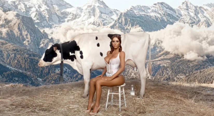 Kanye West felesége beszólt Kim Kardashiannak, alig takarta a mellét az apró melltartó