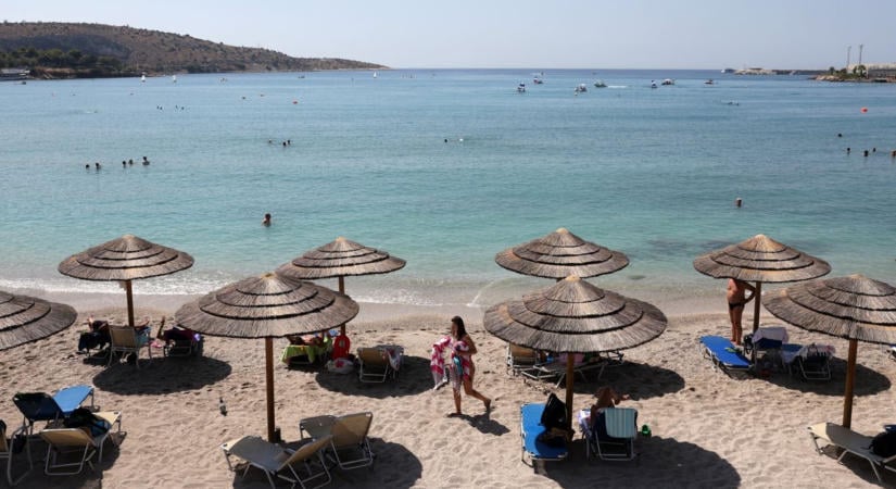 Napozóágy miatt verekedett össze két idős férfi egy görögországi strandon, egyikük meghalt