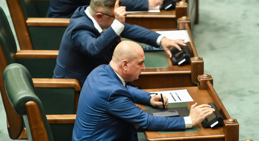 A szenátus is elfogadta a SAFE-hitelmegállapodást jóváhagyó törvénytervezetet