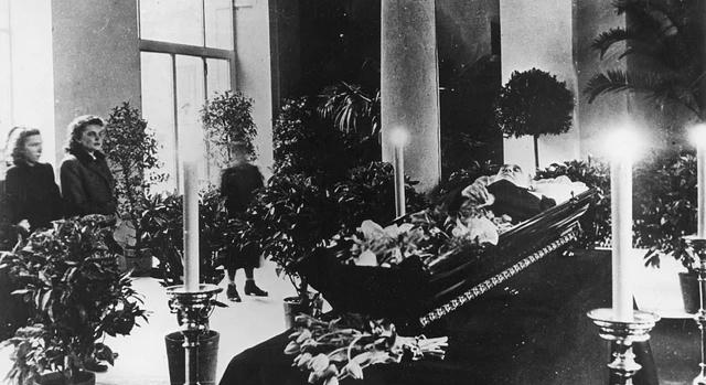 Kihantolják Jan Masaryk volt csehszlovák külügyminiszter földi maradványait