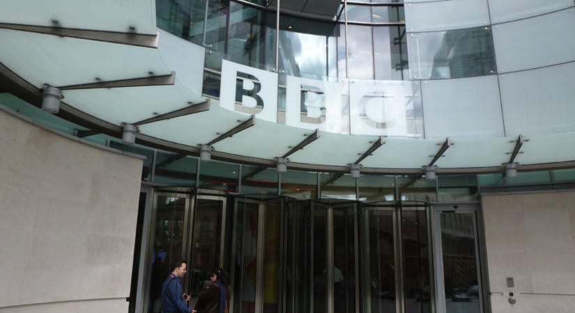 A BBC és a posztumusz sajtóigazolvány