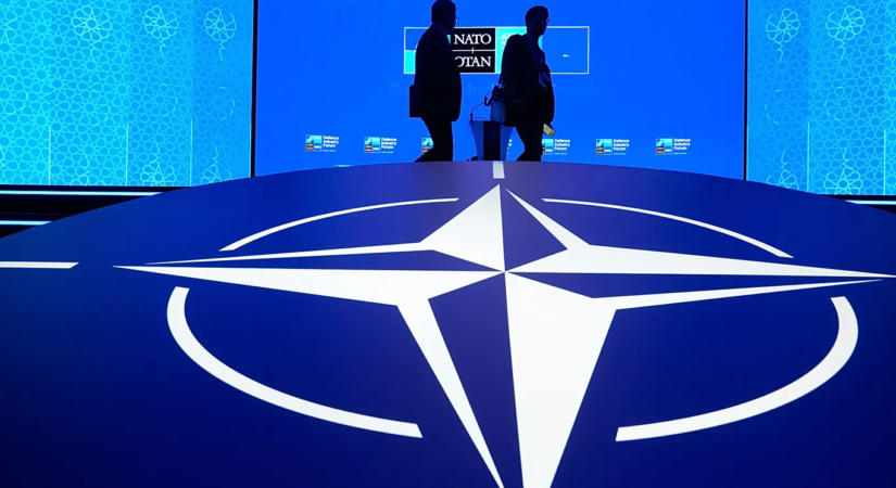 Kémkedés vádjával tartóztattak le egy NATO-nál gyakornokoskodó nőt Begiumban