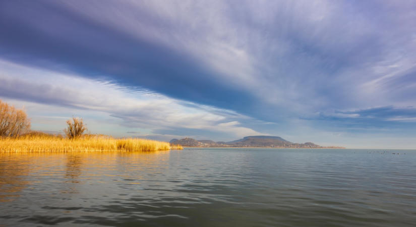 Holnap végre megtartják a Balaton-átúszást: ma délig lehet még nevezni
