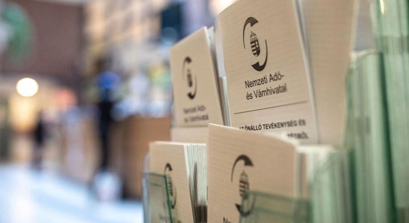 Figyelmeztetést adott ki a NAV a magyaroknak: megint új szabályok lépnek életbe az internetes csomagrendelésnél – uniós kezelési díjat kell fizetni