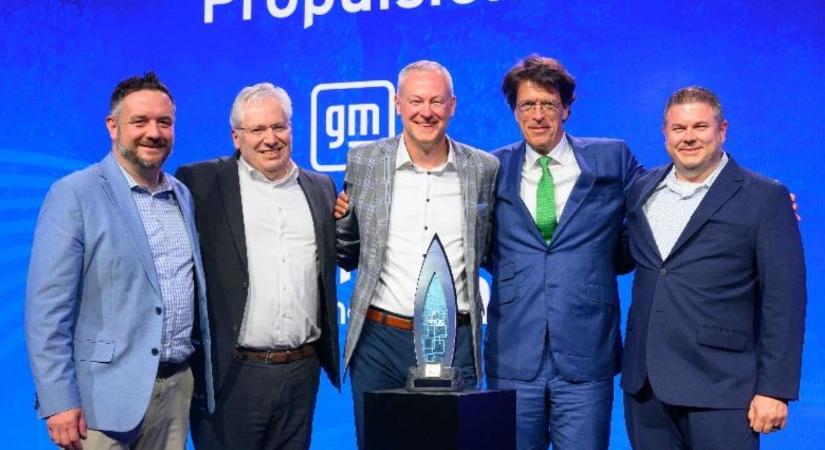 Rangos elismerés a Schaefflernek a General Motorstól